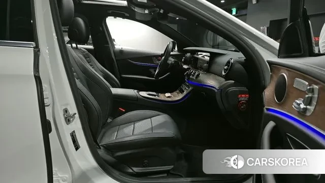 Mercedes-Benz E-Class W213 2022 Белый из Кореи, фото 2