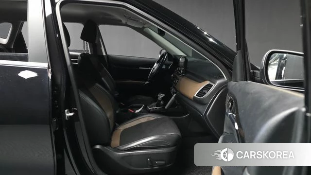 Kia Seltos 2021 Черный из Кореи, фото 2