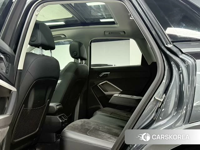 Audi Q3 2021 Темно-серый из Китая, фото 2