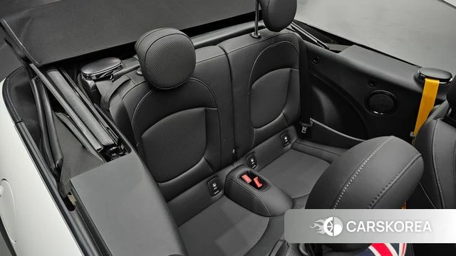 Mini Cooper Convertible 2024 Белый из Кореи, фото 2