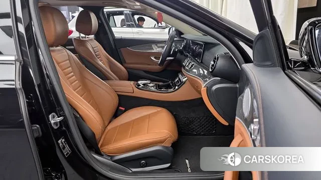 Mercedes-Benz E-Class W213 2019 Черный из Кореи, фото 2