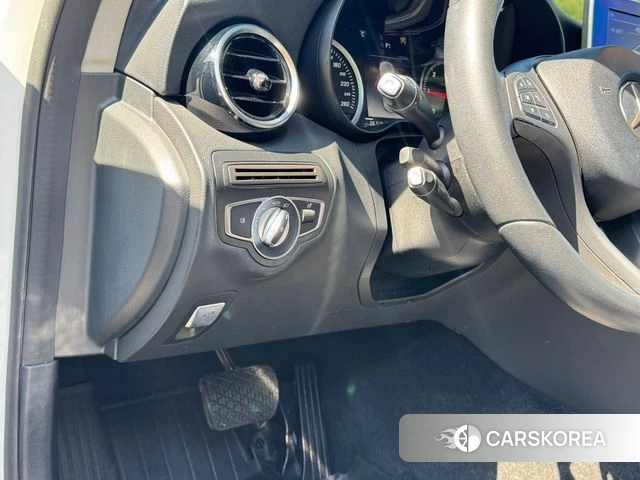 Mercedes-Benz C-Class W205 2018 Белый из Кореи, фото 2