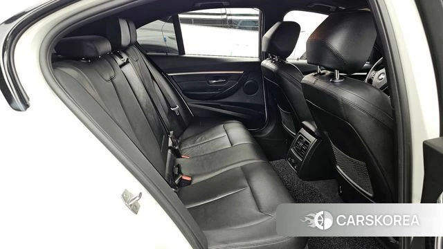 BMW 3 Series (F30) 2018 Белый из Кореи, фото 2