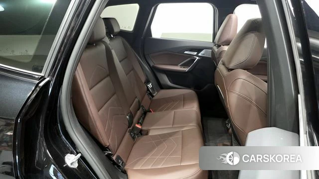BMW iX1 (U11) 2024 Черный из Кореи, фото 2