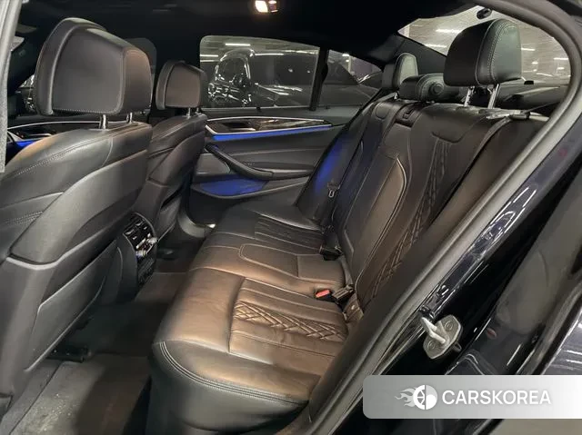 BMW 5 Series (G30) 2018 Черный из Кореи, фото 2