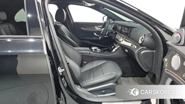 Mercedes-Benz E-Class W213 2019 Черный из Кореи, фото 2