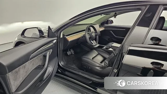 Tesla Model 3 2021 Черный из Кореи, фото 2