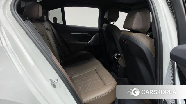 BMW 5 Series (G60) 2025 Белый из Кореи, фото 2