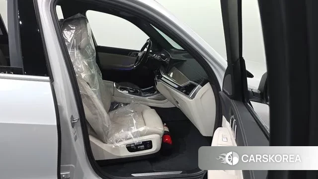 BMW X7 (G07) 2024 Белый из Кореи, фото 2