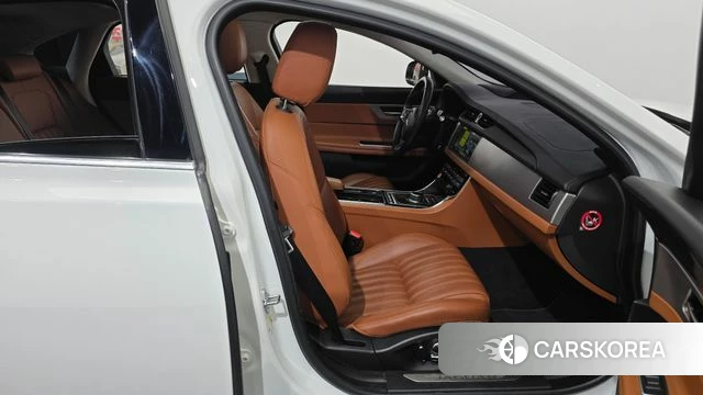 Jaguar XF (X260) 2019 Белый из Кореи, фото 2