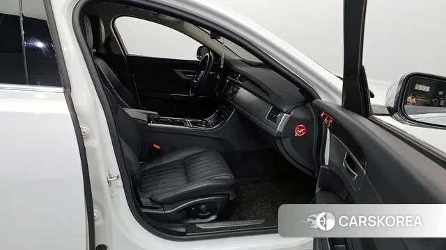 Jaguar XF (X260) 2018 Белый из Кореи, фото 2