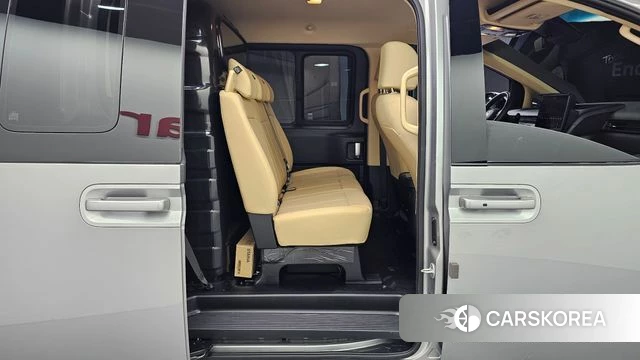 Hyundai Staria 2024 Серебряный из Кореи, фото 2