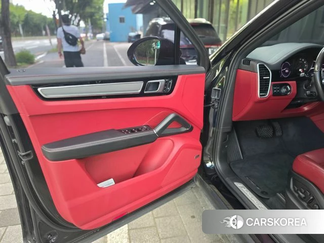 Porsche Cayenne (PO536) 2022 Черный из Кореи, фото 2