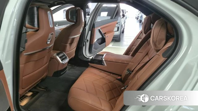 BMW 7 Series (G70) 2026 Белый из Кореи, фото 2