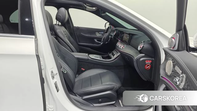 Mercedes-Benz E-Class W213 2022 Белый из Кореи, фото 2