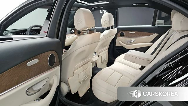 Mercedes-Benz E-Class W213 2023 Черный из Кореи, фото 2