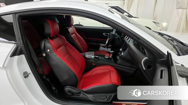 Ford Mustang 2023 Белый из Кореи, фото 2