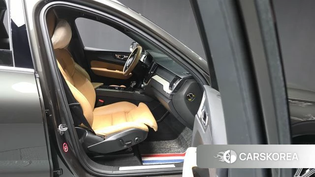 Volvo XC60 second Generation 2018 Серый из Кореи, фото 2