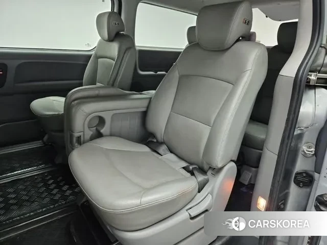 Hyundai The New Grand Starex 2018 Серебристо-серый из Кореи, фото 2