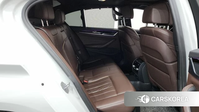 BMW 5 Series (G30) 2018 Белый из Кореи, фото 2