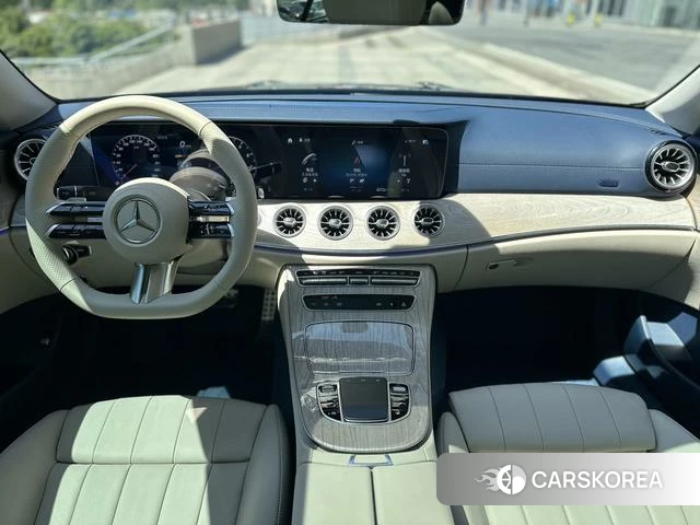 Mercedes-Benz E-class (imported) 2023 Зеленый из Китая, фото 2