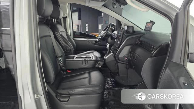 Hyundai Staria 2023 Серебряный из Кореи, фото 2