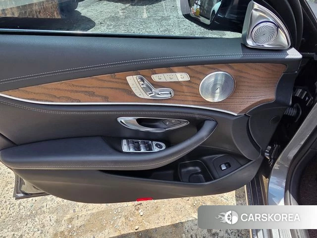 Mercedes-Benz E-Class W213 2018 Серый из Кореи, фото 2