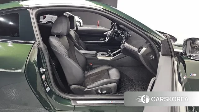 BMW 4 Series (G22) 2022 Темно-зеленый из Кореи, фото 2