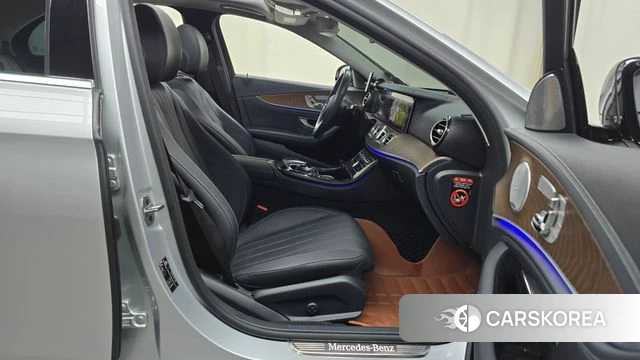 Mercedes-Benz E-Class W213 2019 Серебряный из Кореи, фото 2