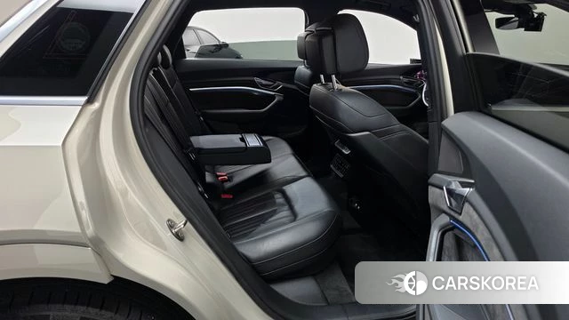 Audi e-Tron 2020 Жемчужный цвет из Кореи, фото 2