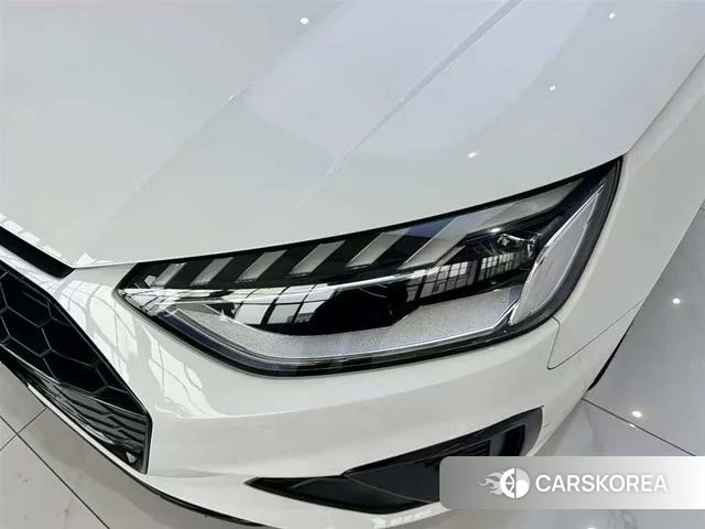 Audi A4L 2022 Белый из Китая, фото 2