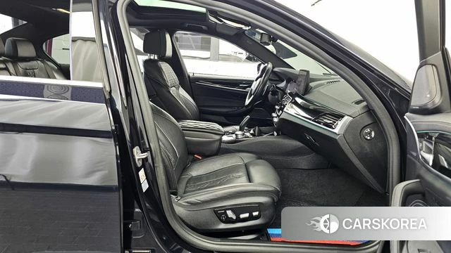 BMW 5 Series (G30) 2021 Черный из Кореи, фото 2