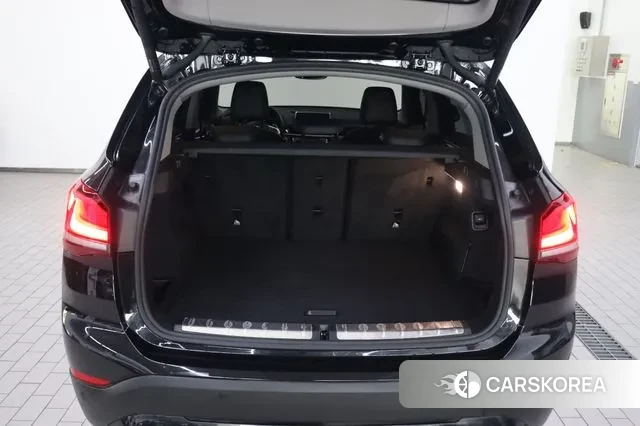 BMW X1 (F48) 2021 Черный из Кореи, фото 2