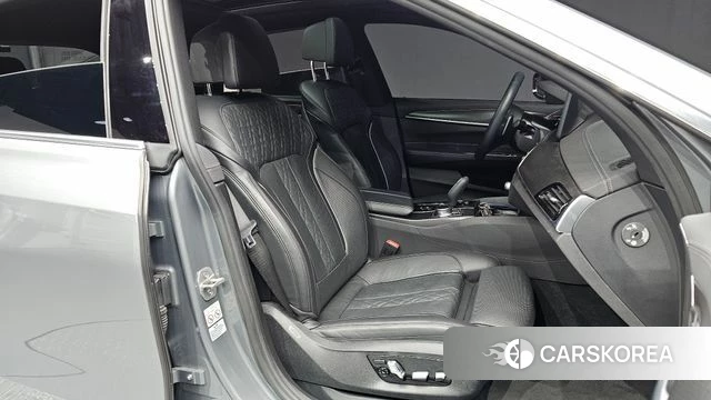 BMW 6 Series GT (G32) 2022 Серебристо-серый из Кореи, фото 2