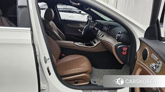 Mercedes-Benz E-Class W213 2022 Белый из Кореи, фото 2