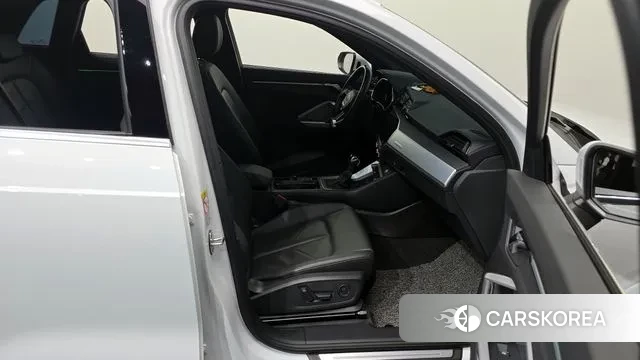 Audi Q3 (F3) 2020 Белый из Кореи, фото 2