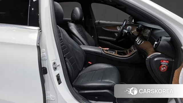 Mercedes-Benz E-Class W213 2021 Белый из Кореи, фото 2