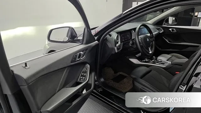 BMW 1 Series (F40) 2021 Черный из Кореи, фото 2