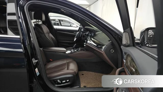 BMW 5 Series (G30) 2018 Черный из Кореи, фото 2