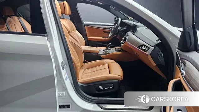 BMW 5 Series (G30) 2020 Белый из Кореи, фото 2