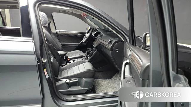 Volkswagen Tiguan Allspace 2024 Серый из Кореи, фото 2