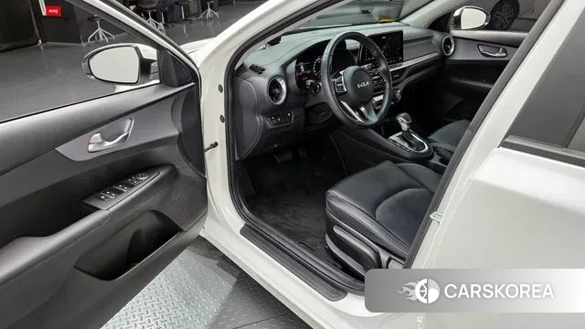 Kia The New K3 2nd generation 2022 Белый из Кореи, фото 2