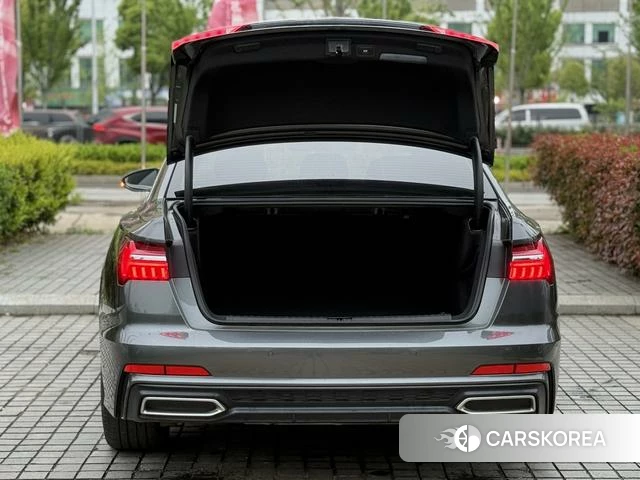 Audi A6L 2021 Темно-серый из Китая, фото 2