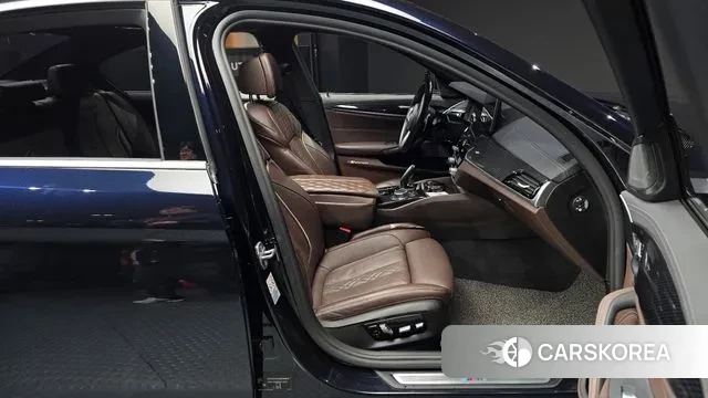 BMW 5 Series (G30) 2021 Черный из Кореи, фото 2