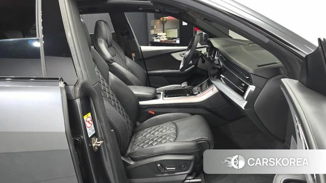 Audi Q8 (4M) 2023 Серый из Кореи, фото 2