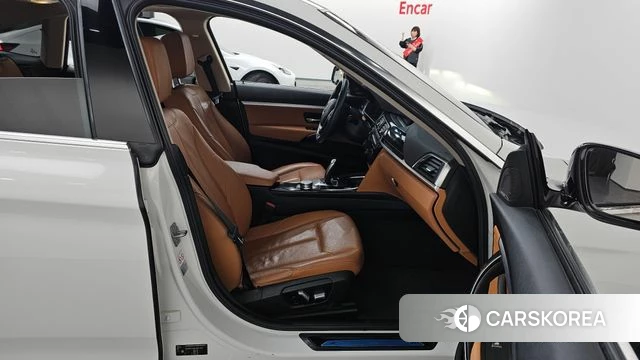 BMW 3 Series GT (F34) 2018 Белый из Кореи, фото 2