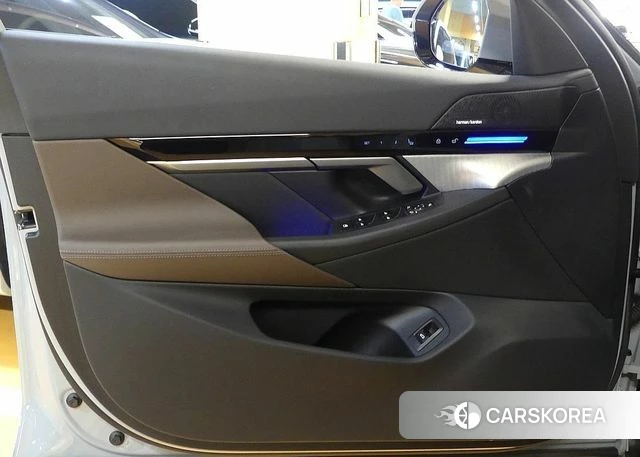 BMW 5 Series (G60) 2024 Серебристо-серый из Кореи, фото 2