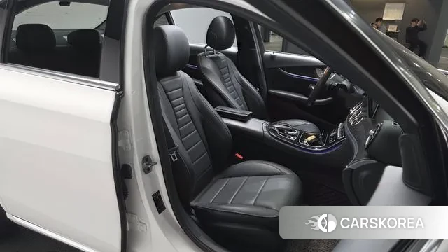 Mercedes-Benz E-Class W213 2019 Белый из Кореи, фото 2