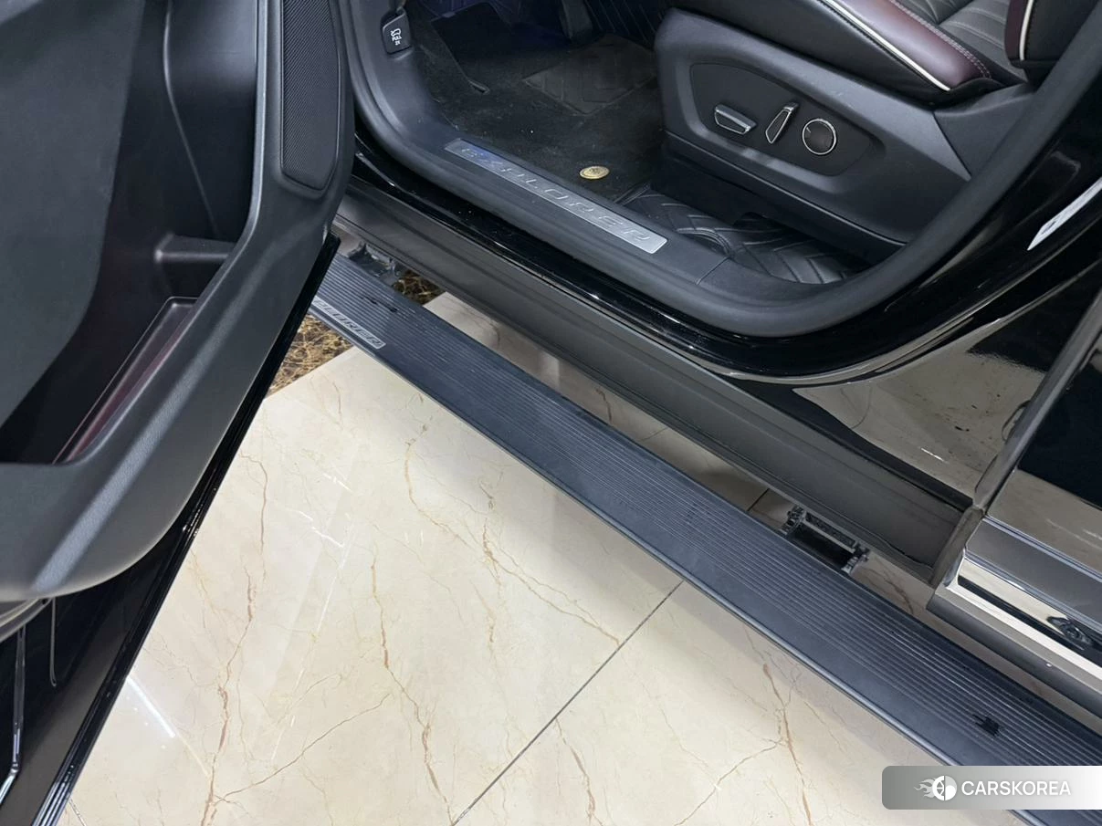Ford Explorer 2022 Черный из Китая, фото 2