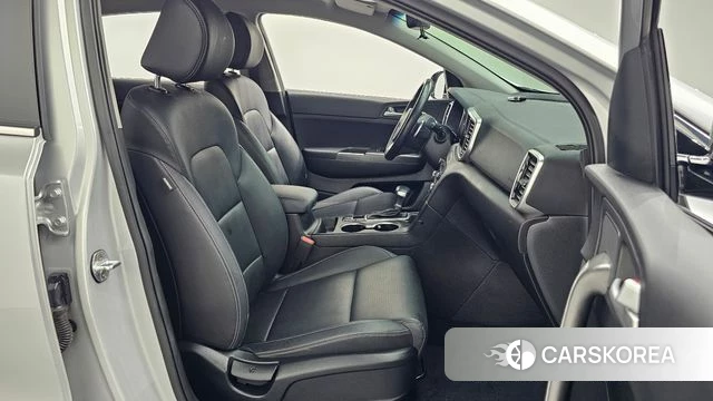 Kia Sportage The Bold 2021 Серебряный из Кореи, фото 2